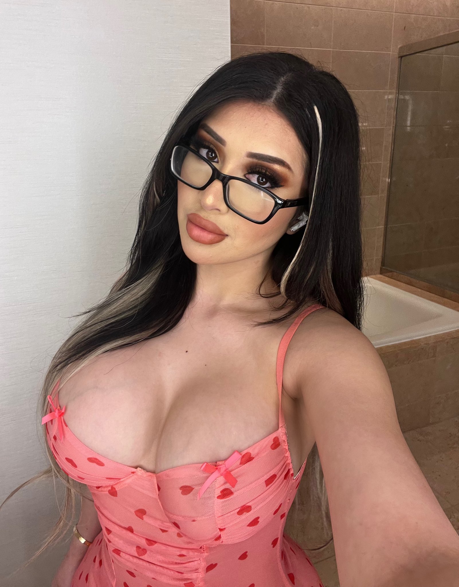 liliana (@lilianaheartsss) gallery photo 2