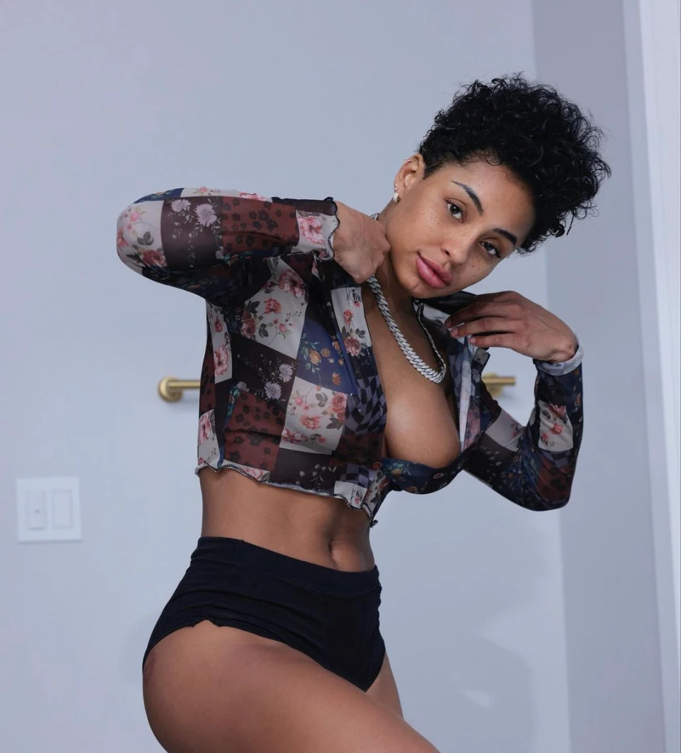Qimmah Russo (@qimmahrusso) gallery photo 5