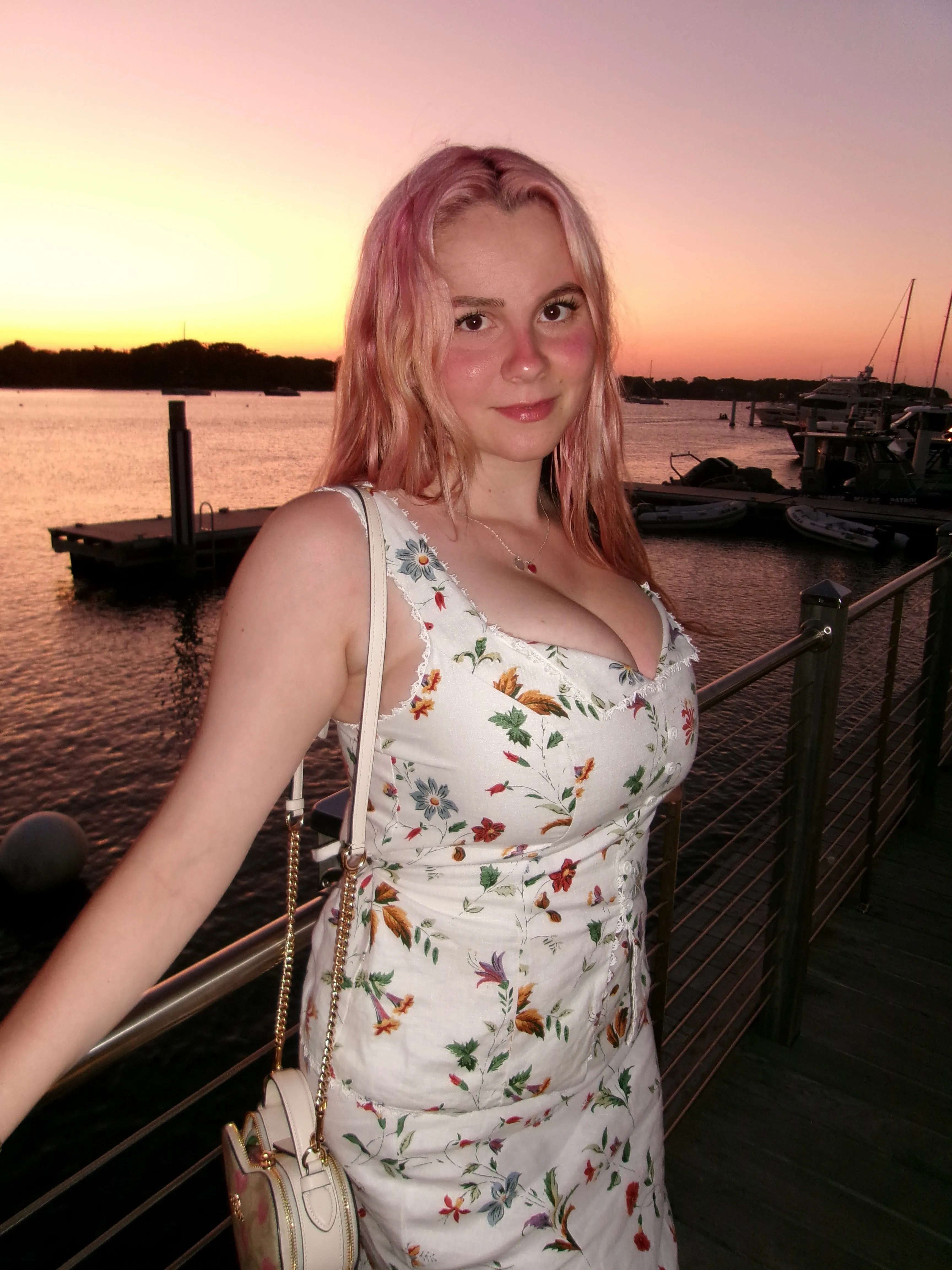 Aniela Yellz (@yellz0) gallery photo 4